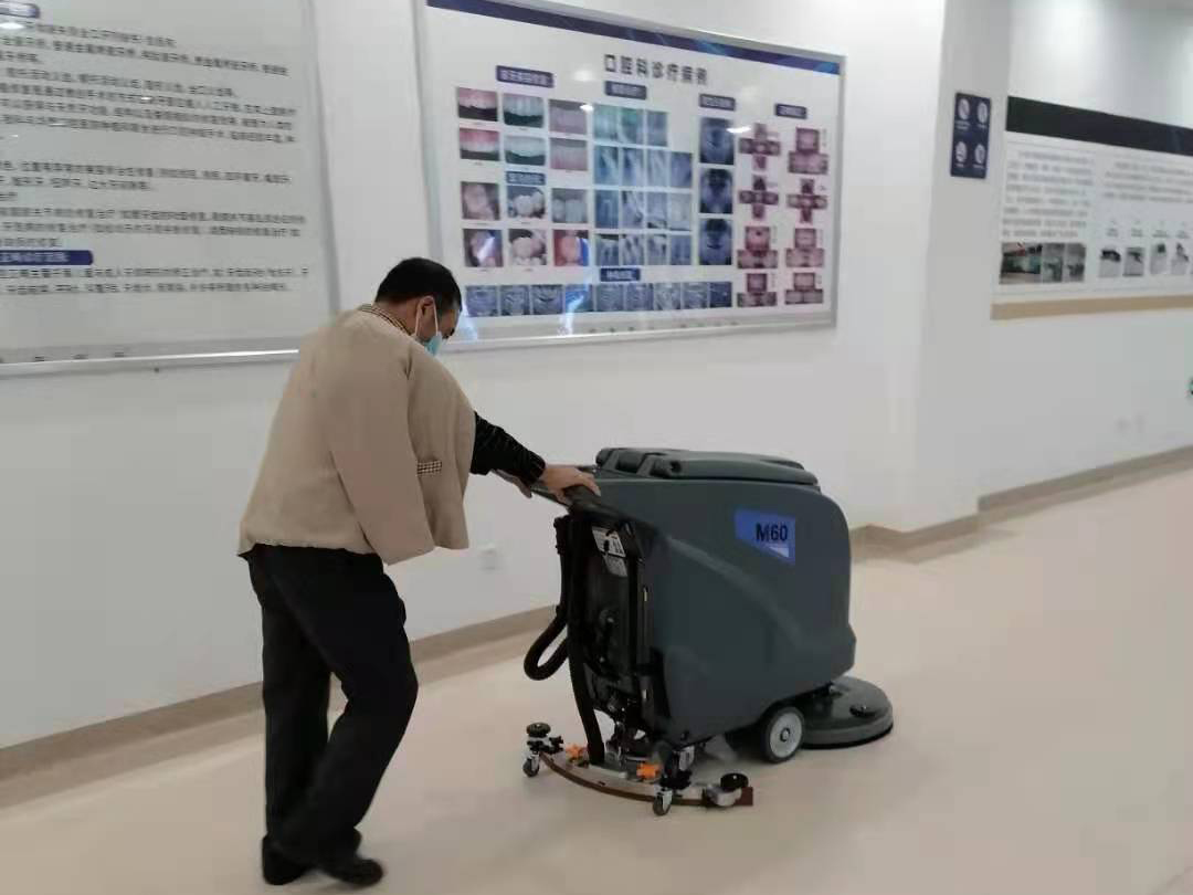 四川醫院采購洗地機選擇了成都宏雯公司